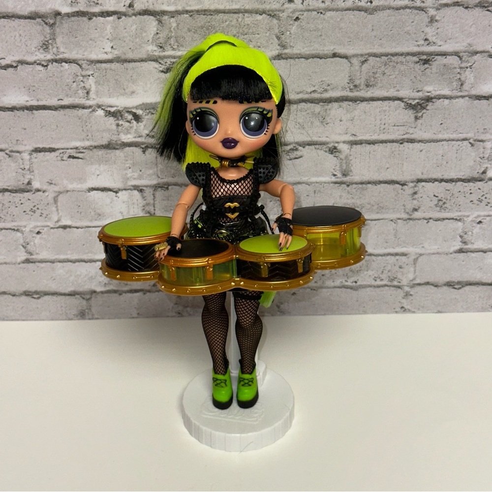LOL Surprise OMG Remix ROCK BAHD GURL Fashion Doll Drums Shoes Outfit Glasses